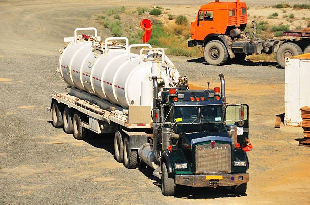 Heavy-duty vacuum tanker